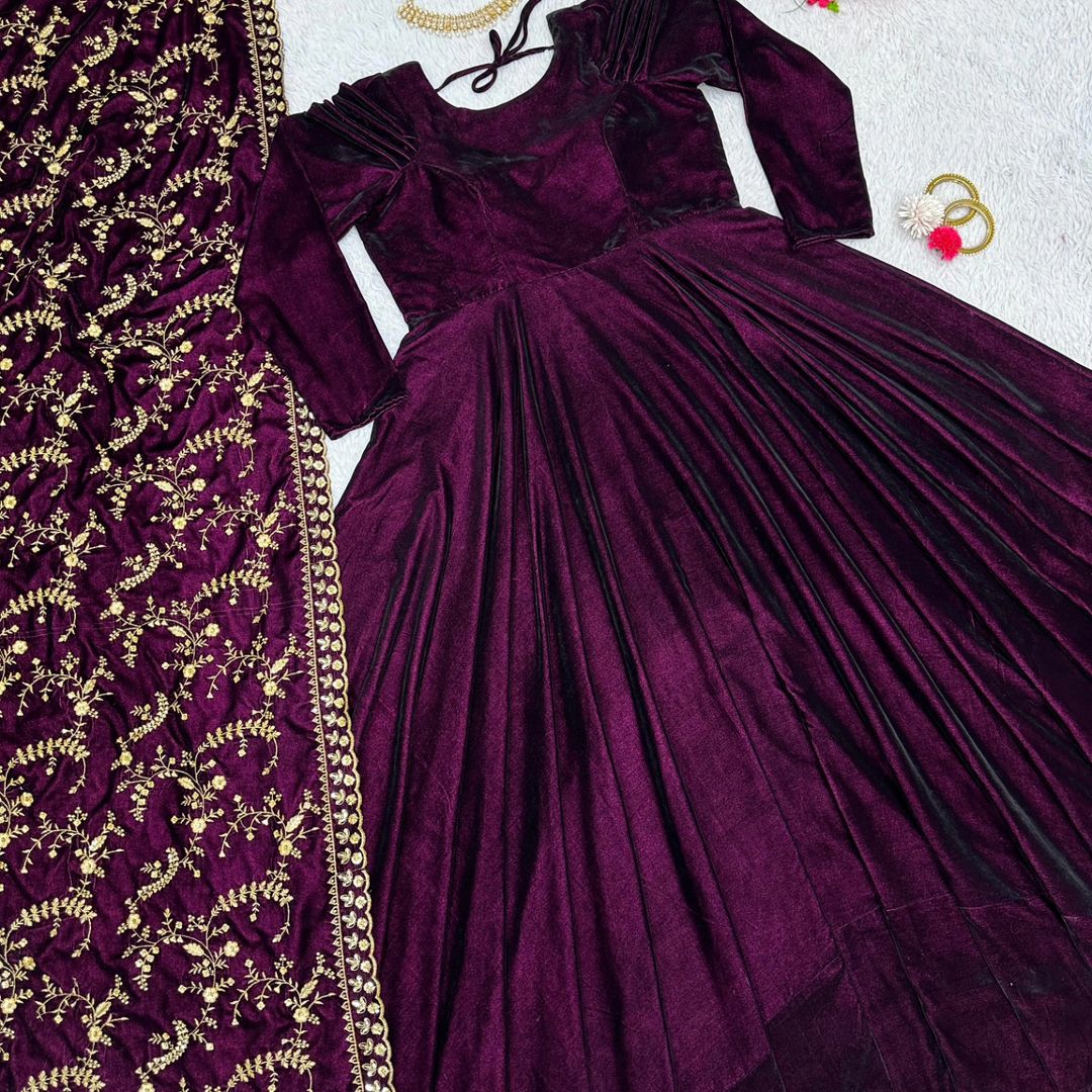 Beautiful Designer Suit On havy Velvet febric with inner and Dupatta