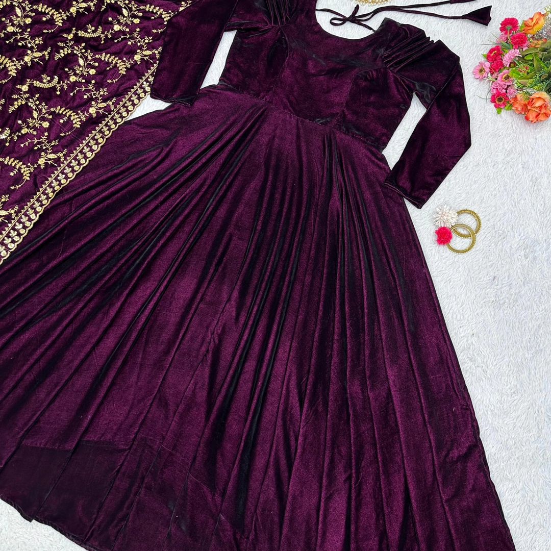 Beautiful Designer Suit On havy Velvet febric with inner and Dupatta