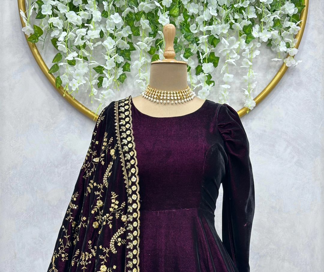 Beautiful Designer Suit On havy Velvet febric with inner and Dupatta